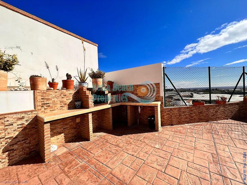 5 bedroom Townhouse for sale
