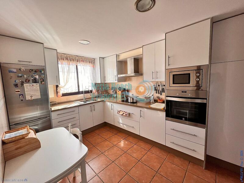 5 bedroom Townhouse for sale