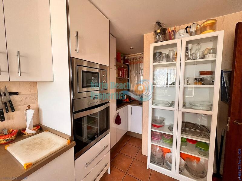 5 bedroom Townhouse for sale