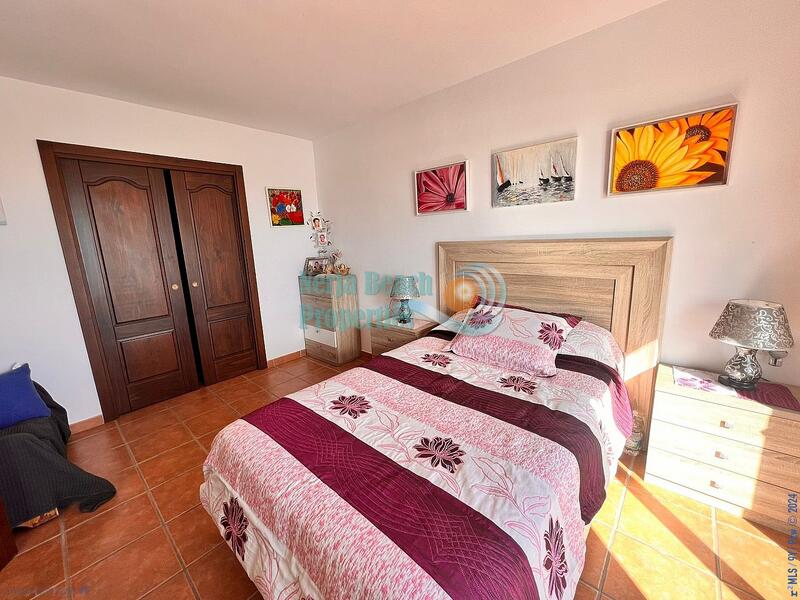 5 bedroom Townhouse for sale