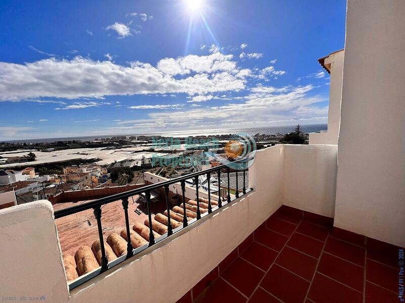 5 bedroom Townhouse for sale