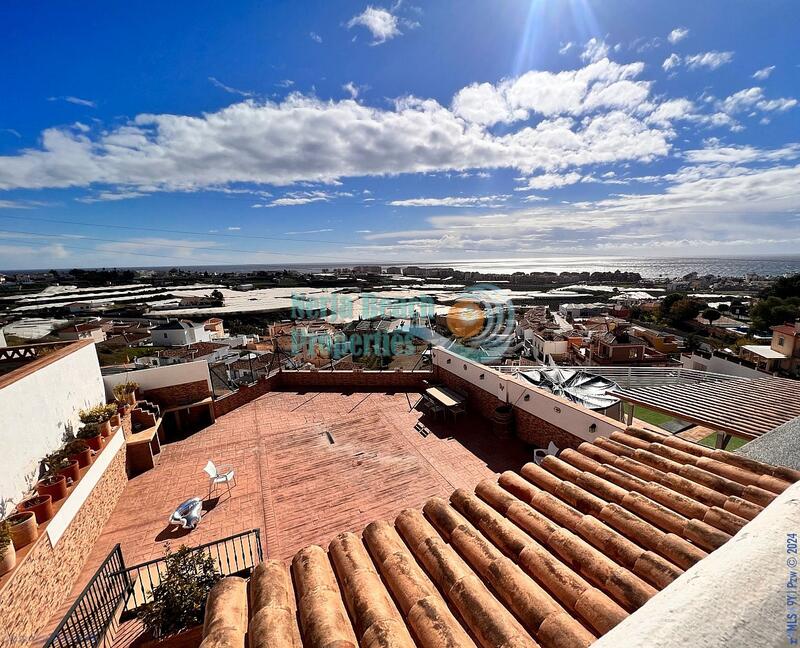 5 bedroom Townhouse for sale