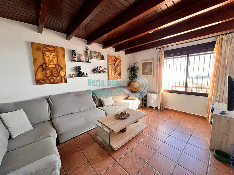 5 bedroom Townhouse for sale