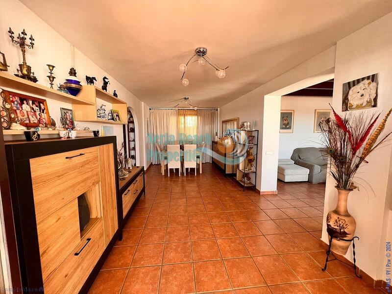5 bedroom Townhouse for sale