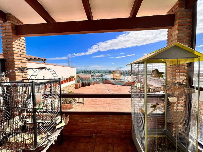 5 bedroom Townhouse for sale