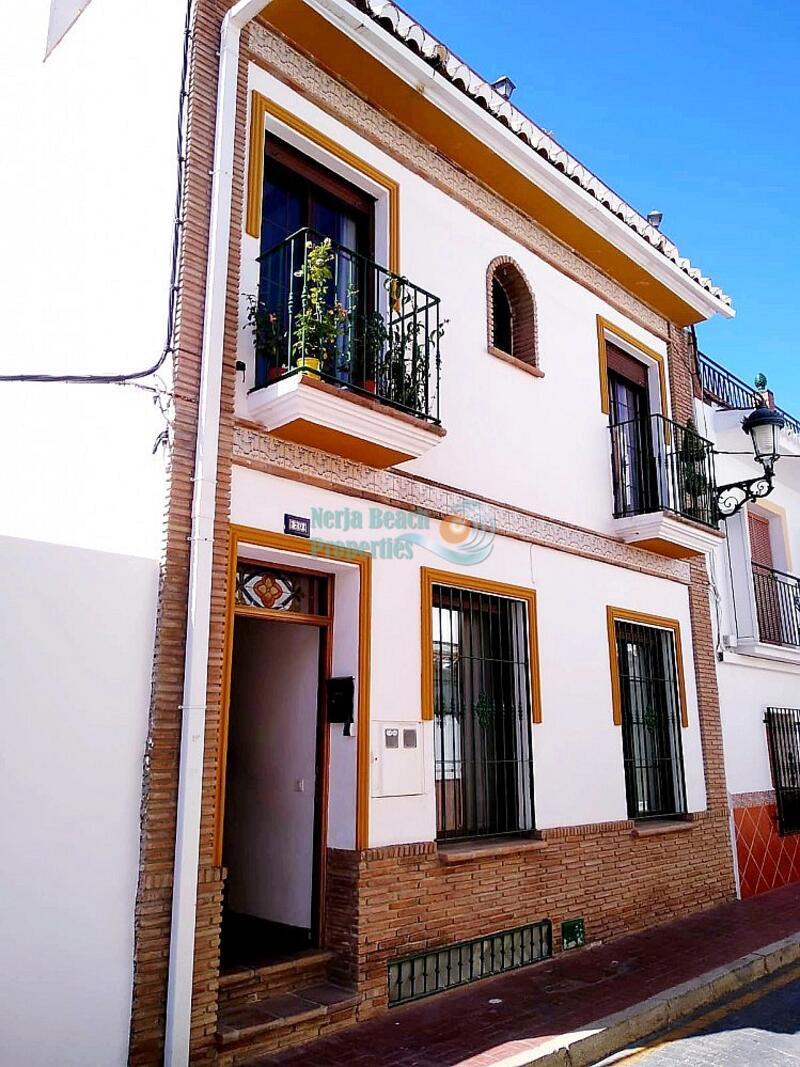 Villa til salg i Nerja, Málaga