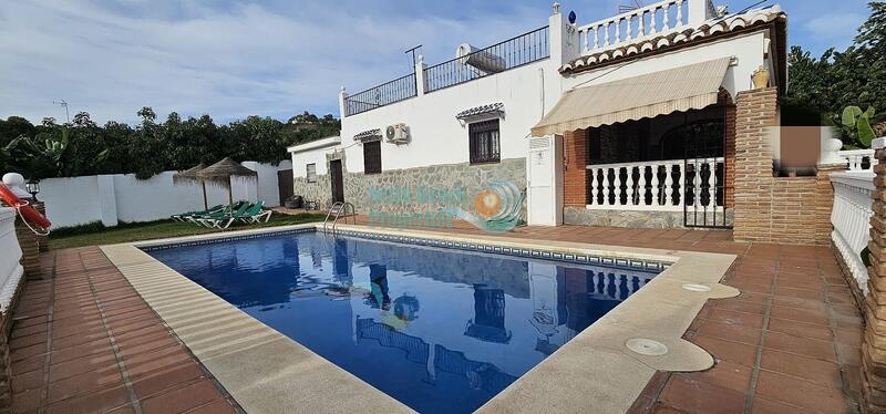 Деревенский Дом продается в Nerja, Málaga