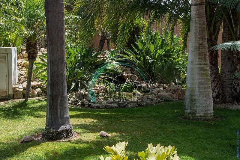 11 bedroom Villa for sale
