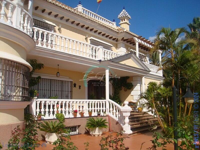 11 bedroom Villa for sale