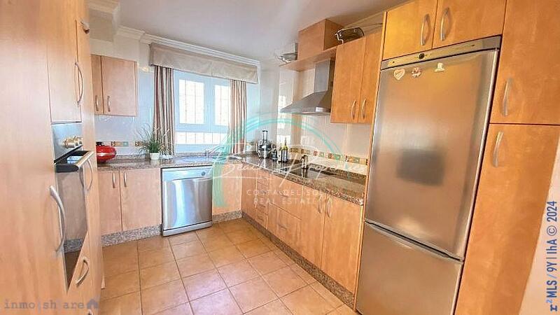 5 bedroom Townhouse for sale