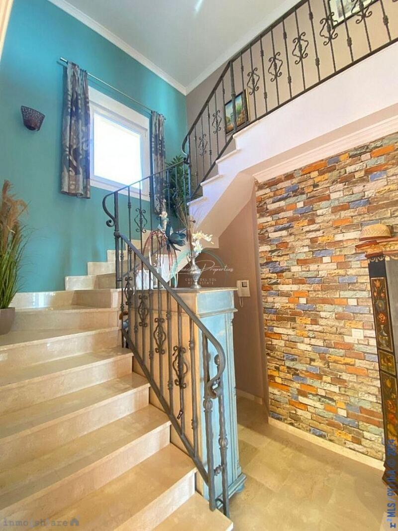 5 bedroom Townhouse for sale