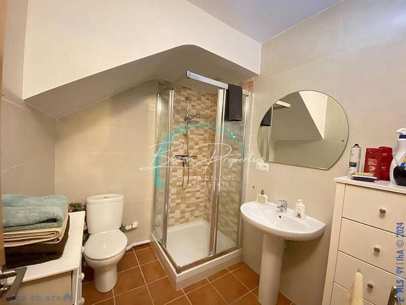 5 bedroom Townhouse for sale