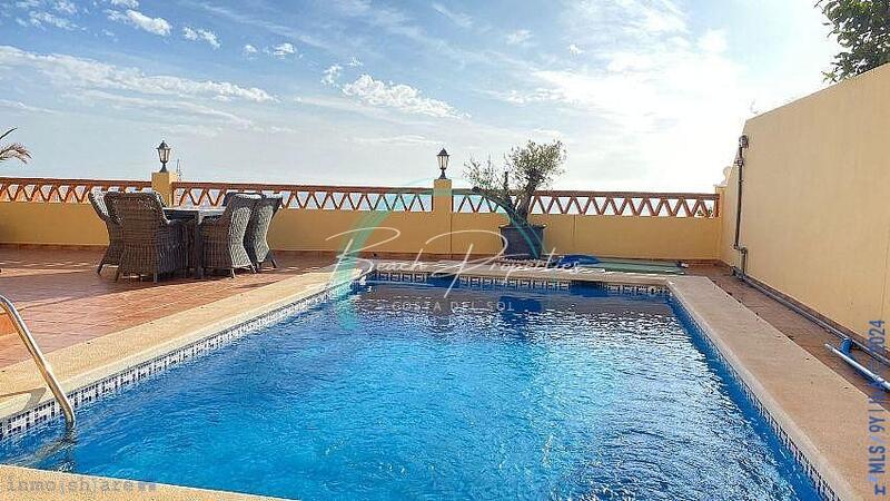 5 bedroom Townhouse for sale