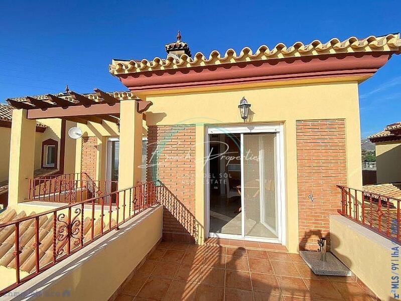 5 bedroom Townhouse for sale