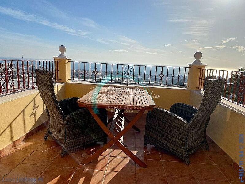 5 bedroom Townhouse for sale