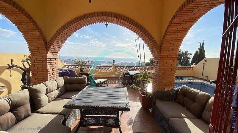 5 bedroom Townhouse for sale
