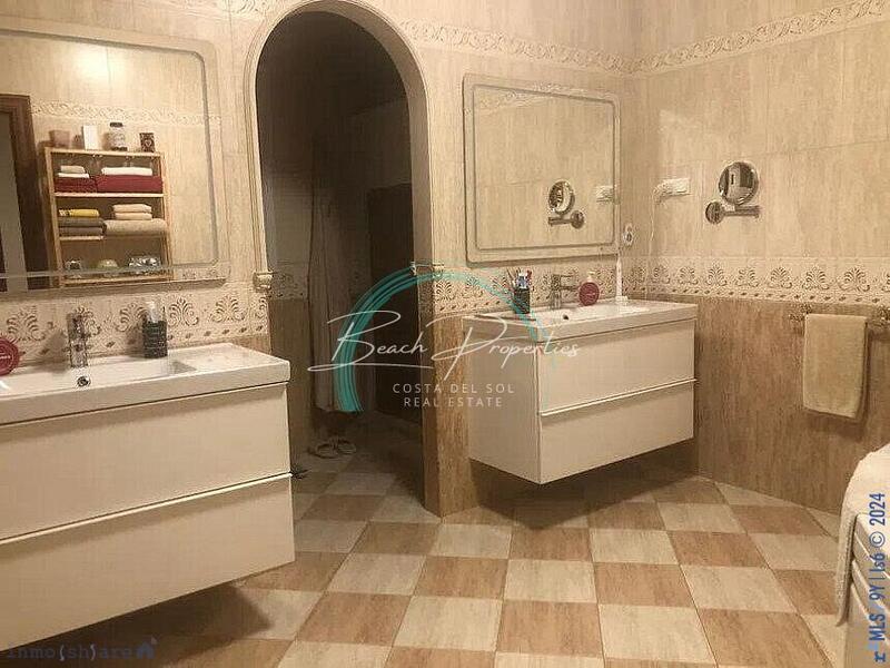 3 slaapkamer Gezinswoning Te koop