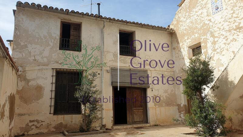 Townhouse for sale in Los Villena, Alicante