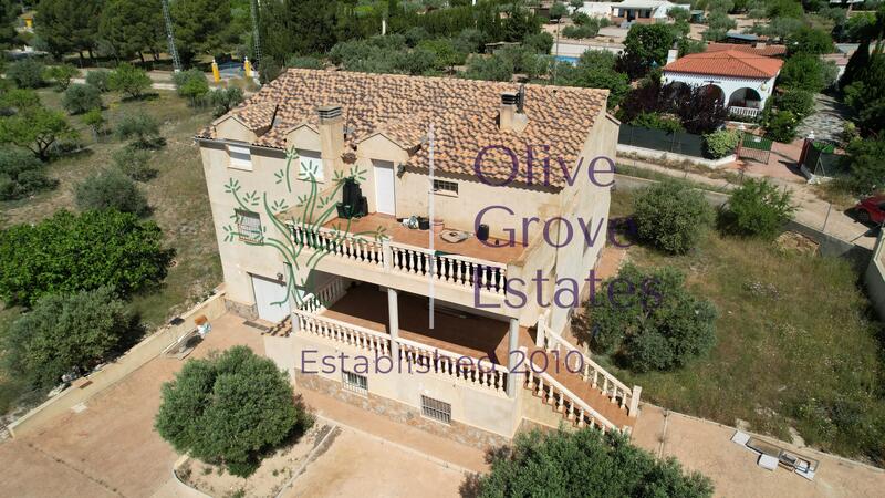 Villa for sale in Caudete, Albacete