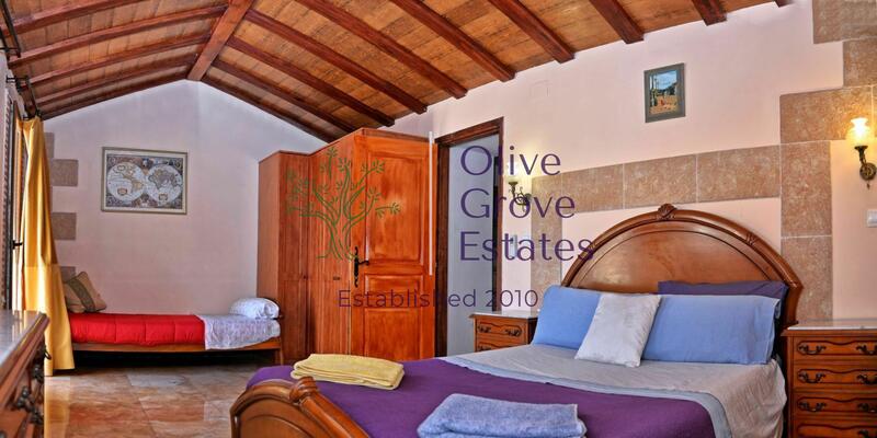 5 bedroom Townhouse for sale