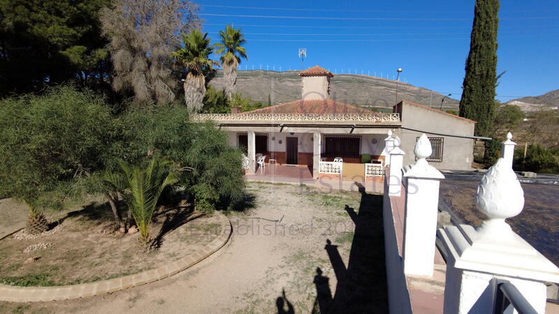 Villa for sale in Caudete, Albacete