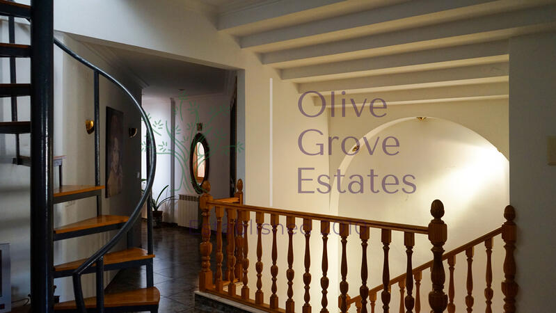 6 bedroom Villa for sale