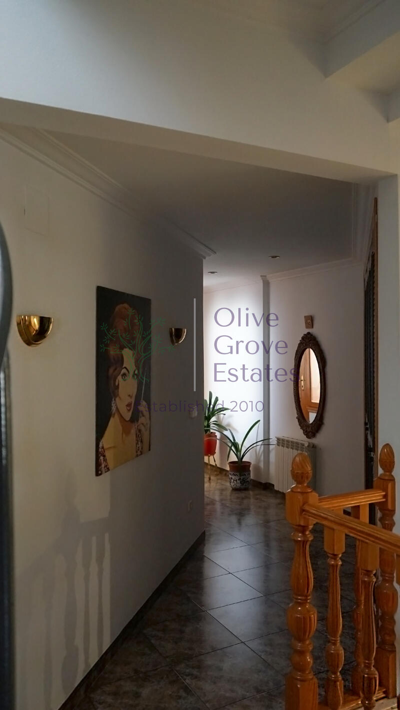 6 bedroom Villa for sale