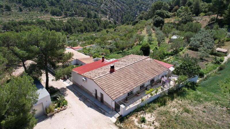 Villa til salgs i Ibi, Alicante