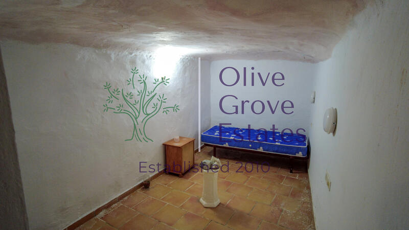 4 bedroom Cave House for sale