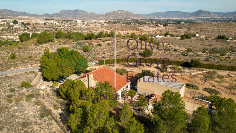 Landsted til salg i Monóver, Alicante