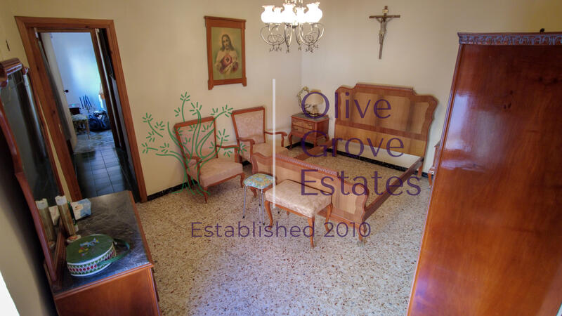 4 bedroom Townhouse for sale