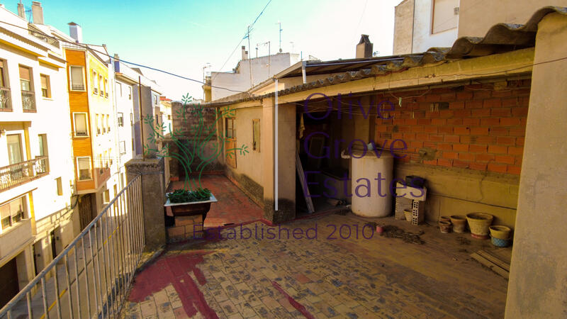 4 bedroom Townhouse for sale