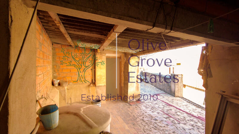 4 bedroom Townhouse for sale