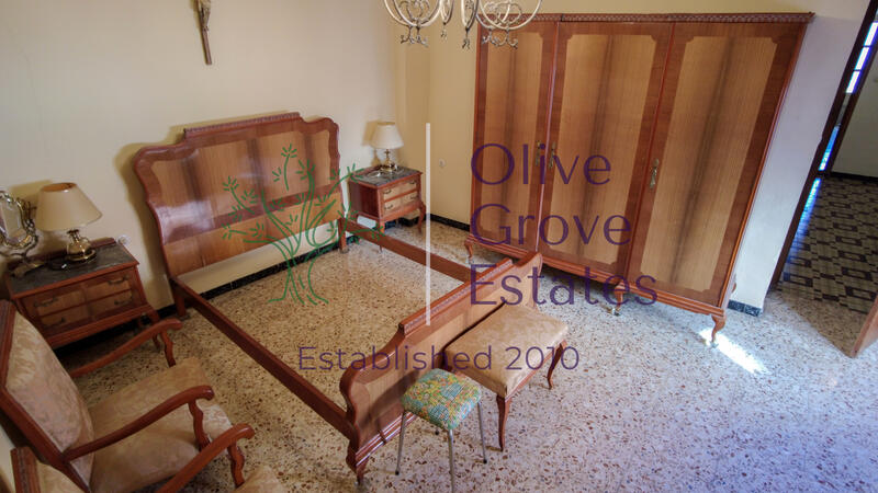 4 bedroom Townhouse for sale