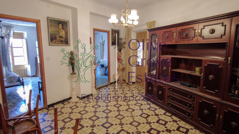 4 bedroom Townhouse for sale
