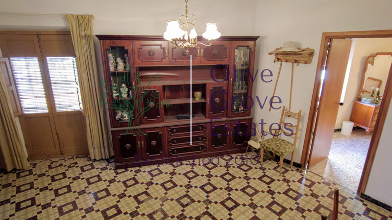 4 bedroom Townhouse for sale