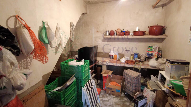 5 спальная комната городская тюрьма продается