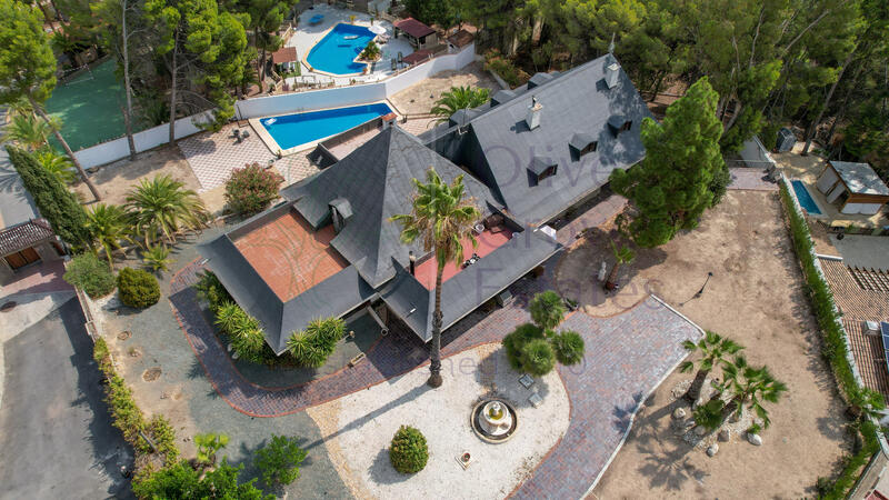 Villa til salg i Monóver, Alicante