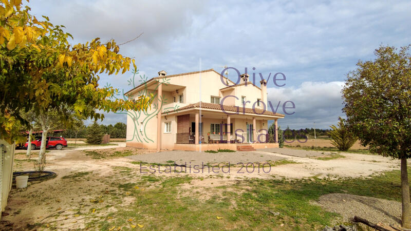 Villa till salu i Almansa, Albacete
