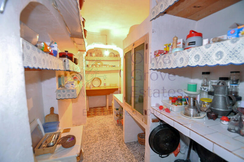 6 спальная комната вилла продается