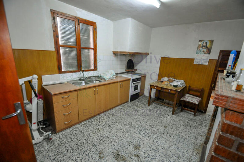 6 спальная комната вилла продается