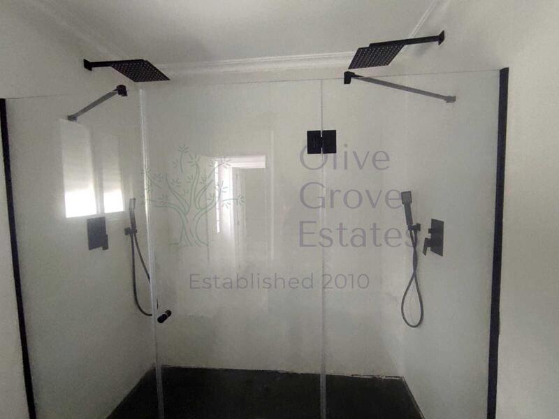 6 bedroom Villa for sale