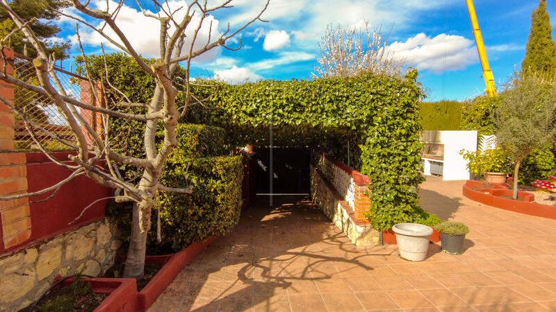 6 bedroom Villa for sale