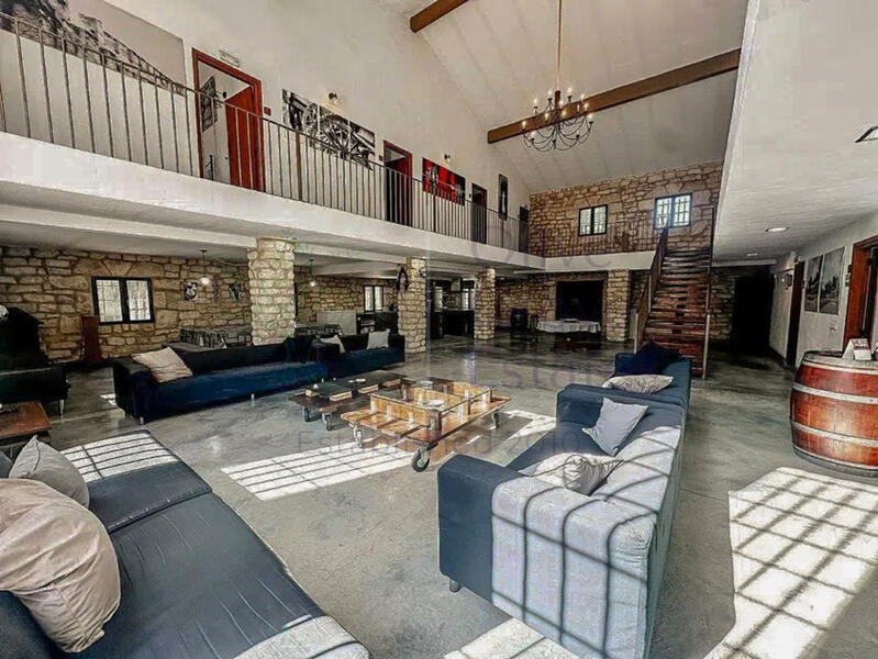 9 Schlafzimmer Landhaus zu verkaufen
