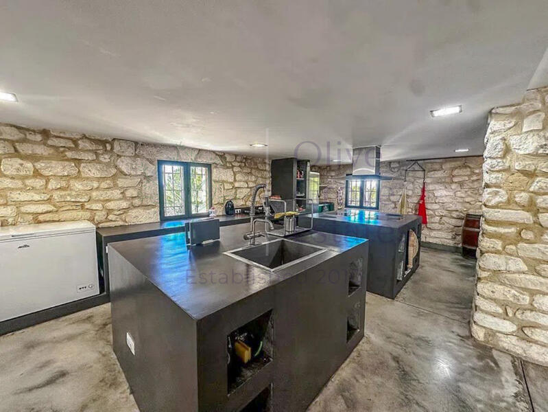 9 Schlafzimmer Landhaus zu verkaufen