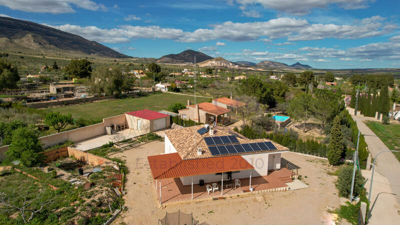 Villa for sale in Caudete, Albacete