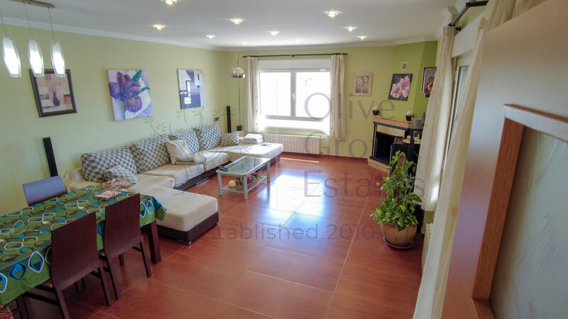 4 Schlafzimmer Landhaus zu verkaufen