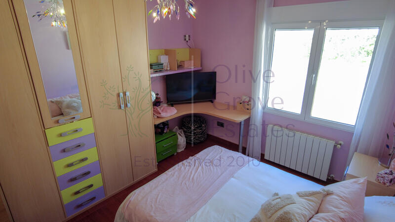 4 Schlafzimmer Landhaus zu verkaufen