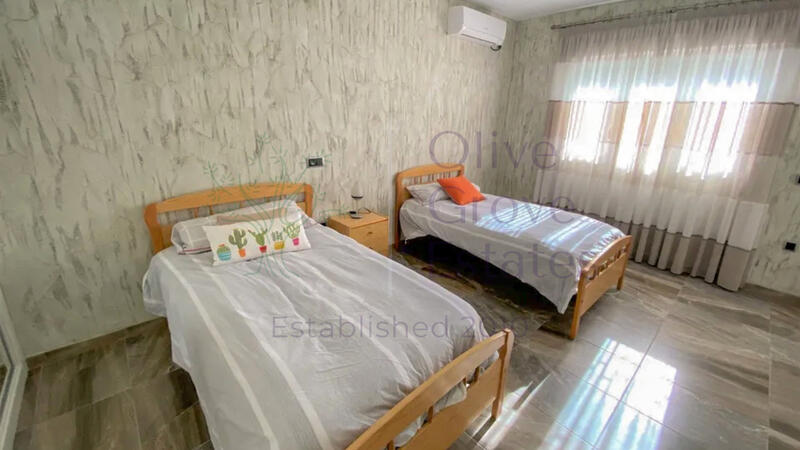 8 спальная комната городская тюрьма продается