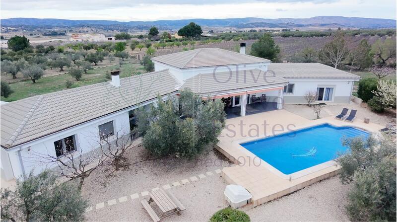 Villa Te koop in Biar, Alicante
